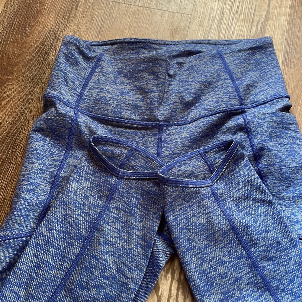 Athleta blue marbled cropped leggings